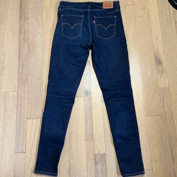 Dark wash Levi's - Picture 2 of 5